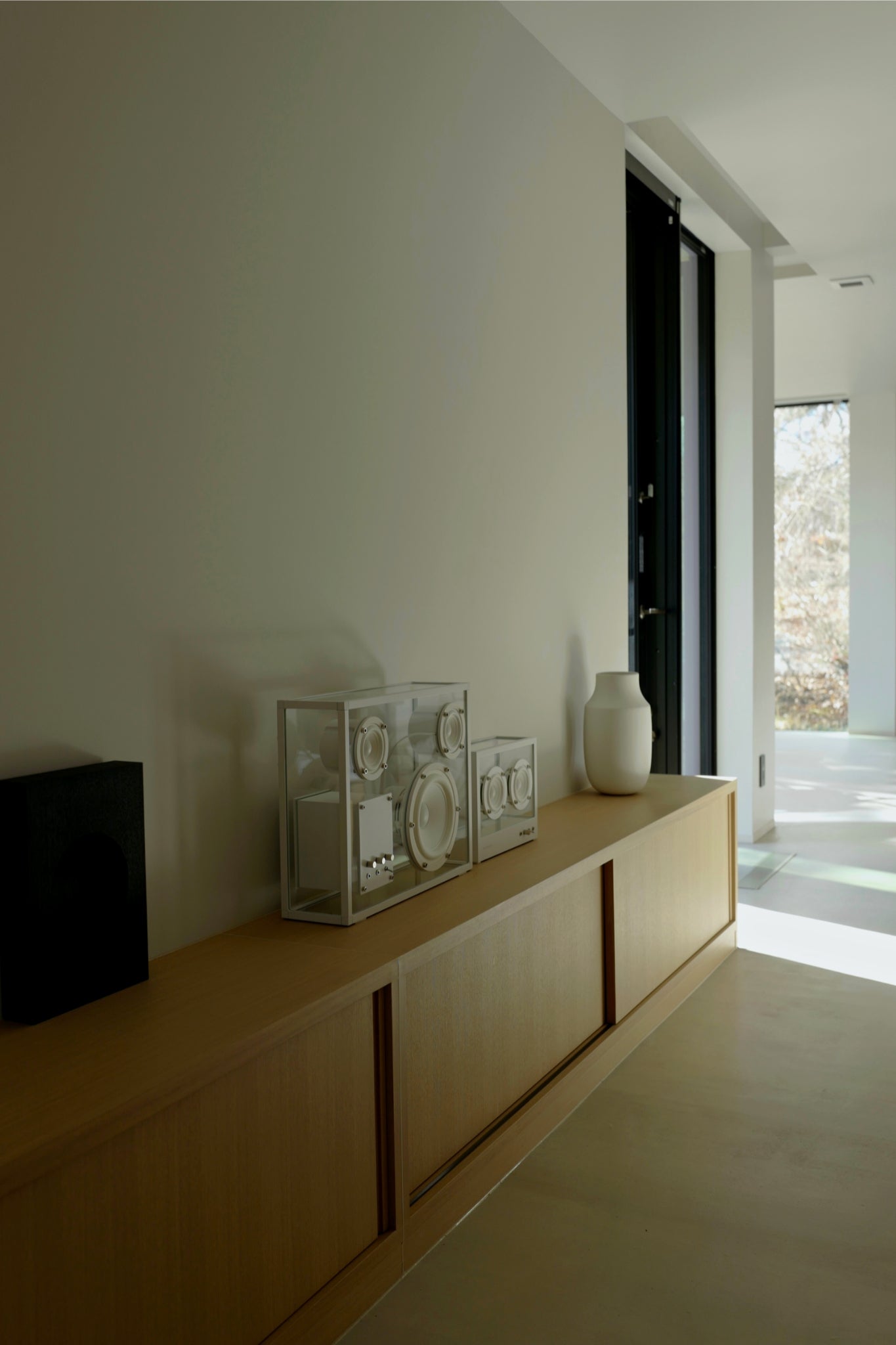 Transparent Speaker - White